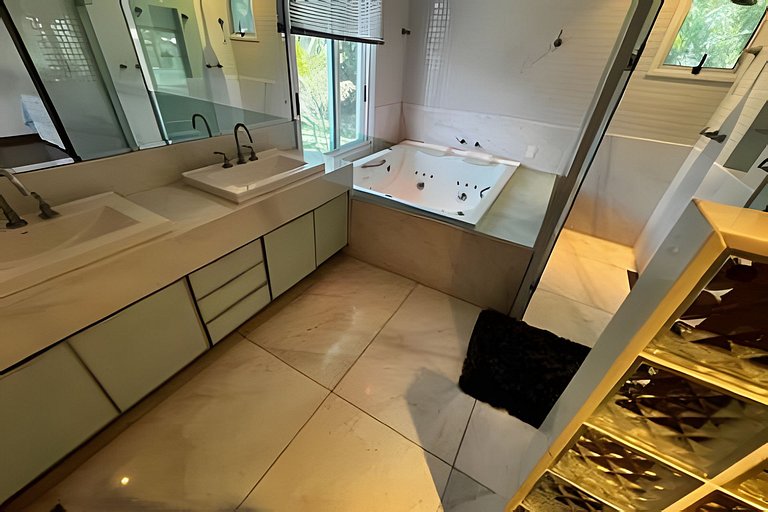 Sítio de Luxo com 7 Suítes – Condomínio