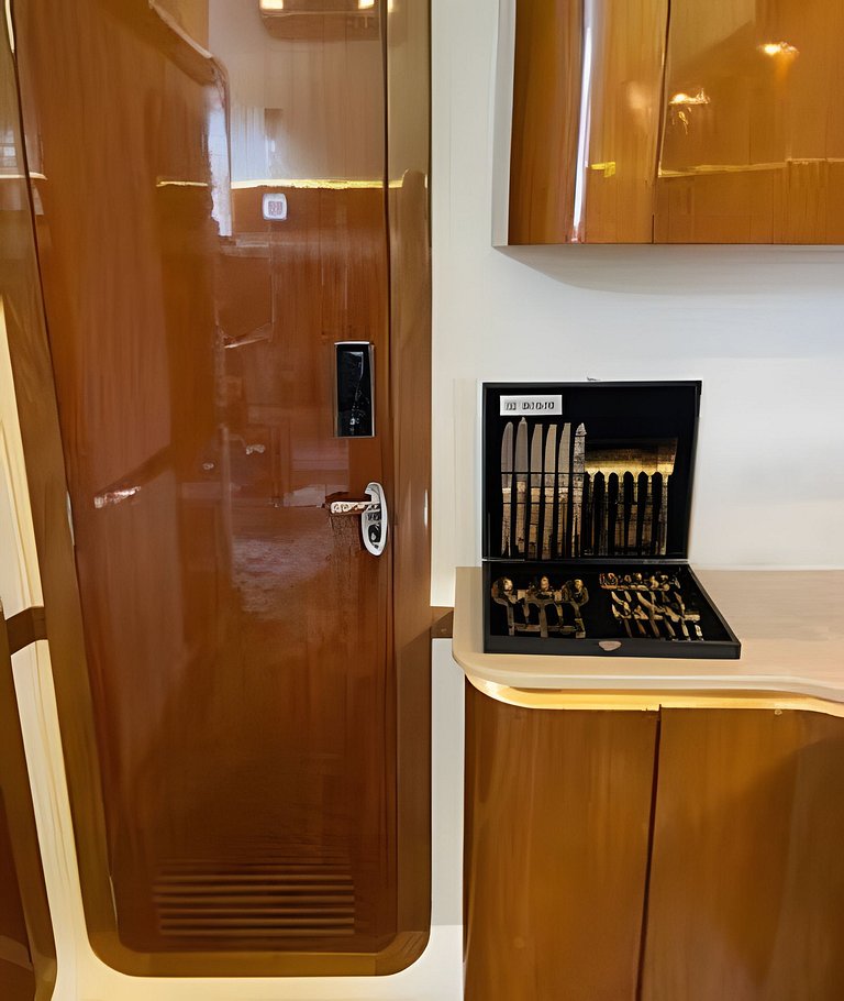 Lacha Ratão 50 Pés/ escarpas- Capitólio